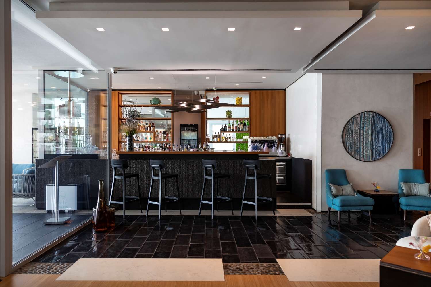 bar
